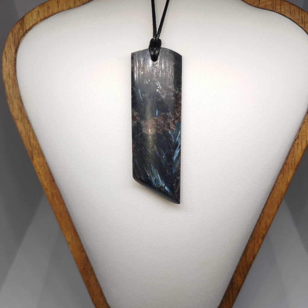 Hand Made Garnet in Arfvedsonite Pendant Ref: 0305