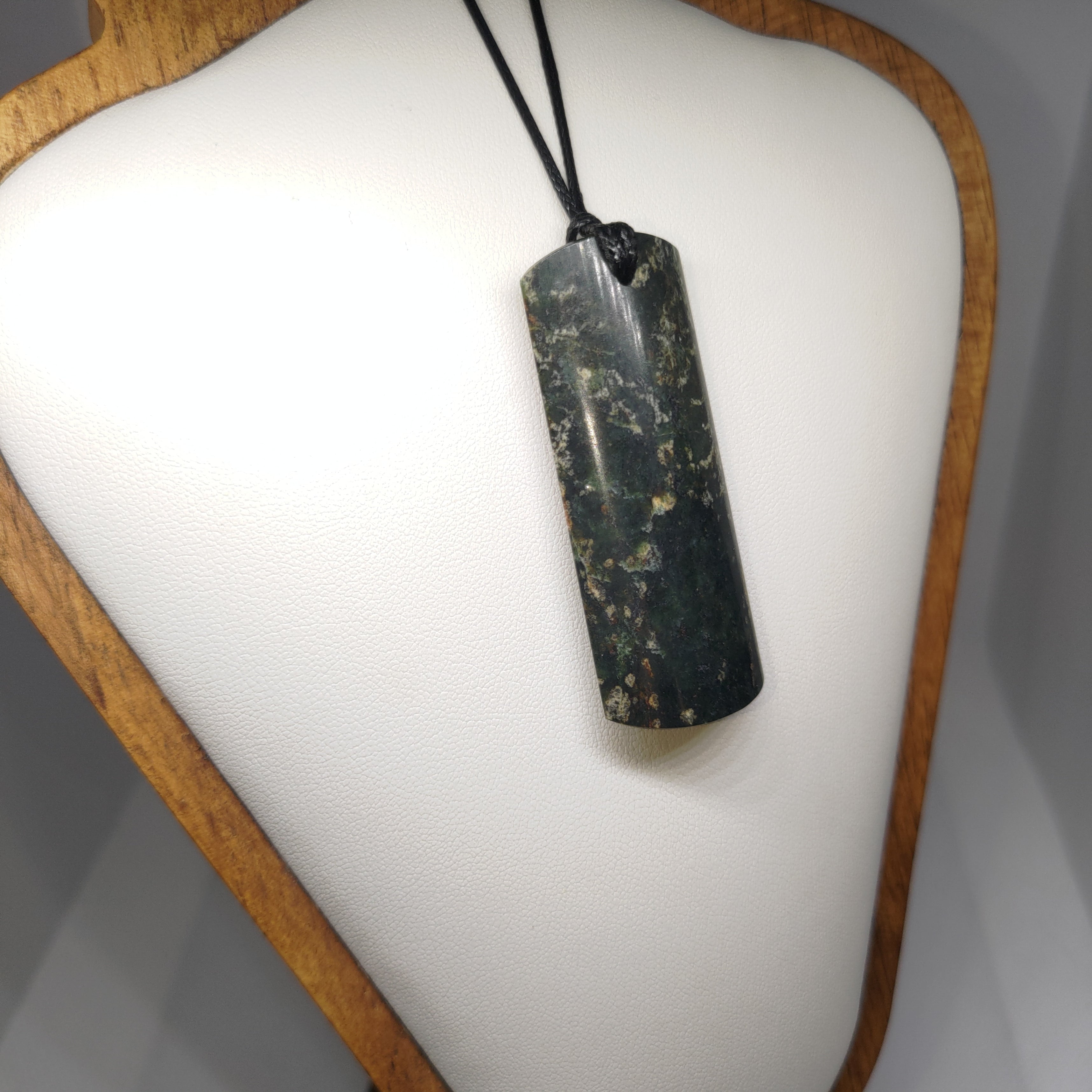 Pounamu Toki – Hand-Carved New Zealand Greenstone Adze 0307