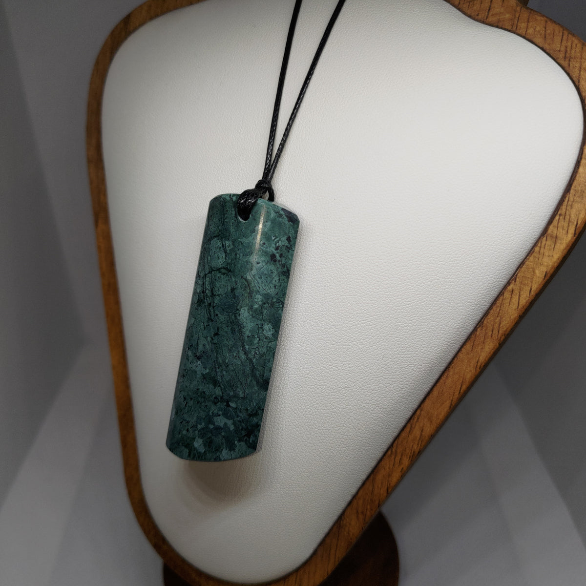 Pounamu Toki – Hand-Carved New Zealand Greenstone Adze 0347