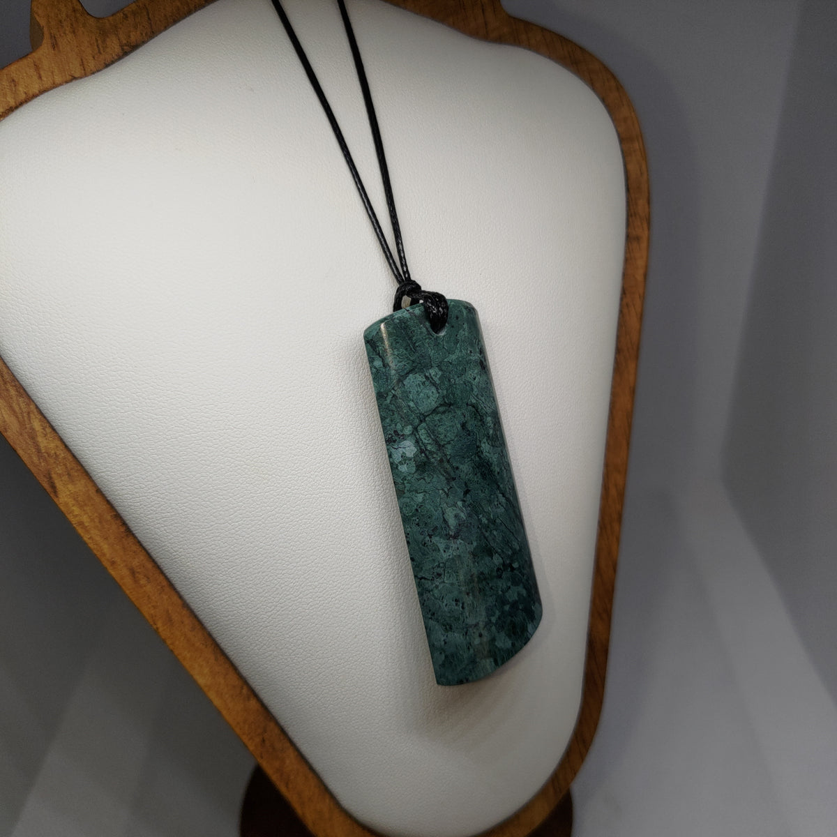 Pounamu Toki – Hand-Carved New Zealand Greenstone Adze 0347