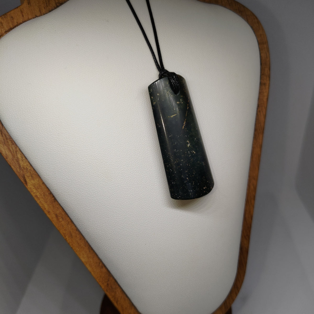 Pounamu Toki – Hand-Carved New Zealand Greenstone Adze 0345