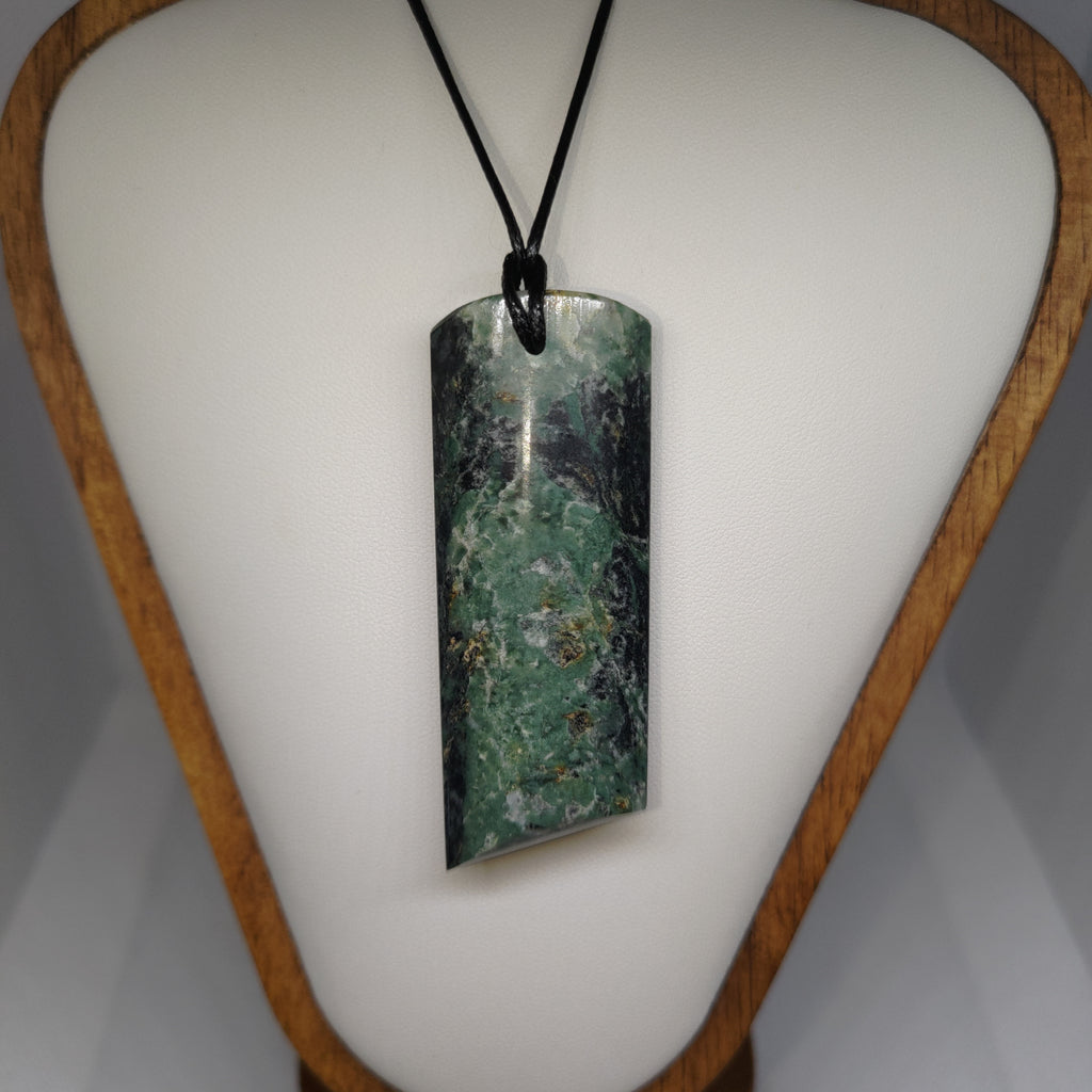 Pounamu Toki – Hand-Carved New Zealand Greenstone Adze 0349