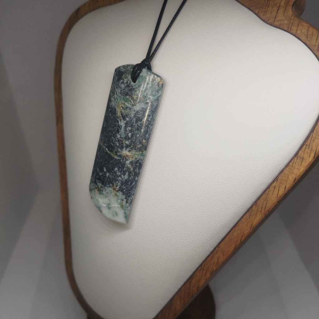 Pounamu Toki – Hand-Carved New Zealand Greenstone Adze 0357