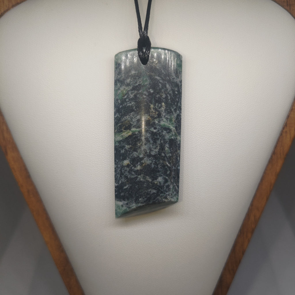 Pounamu Toki – Hand-Carved New Zealand Greenstone Adze 0357