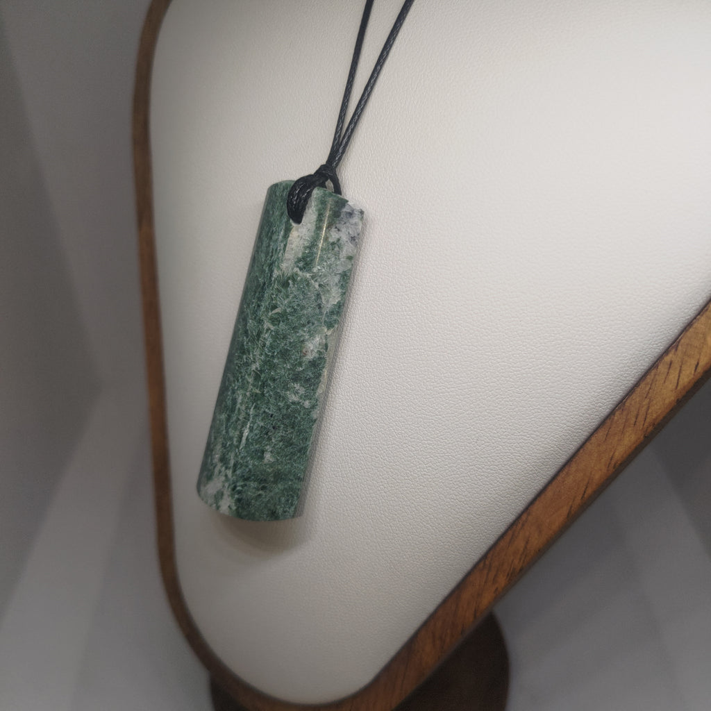 Pounamu Toki – Hand-Carved New Zealand Greenstone Adze 0360