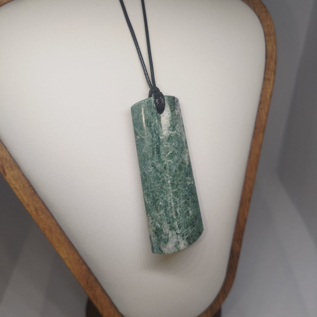 Pounamu Toki – Hand-Carved New Zealand Greenstone Adze 0360
