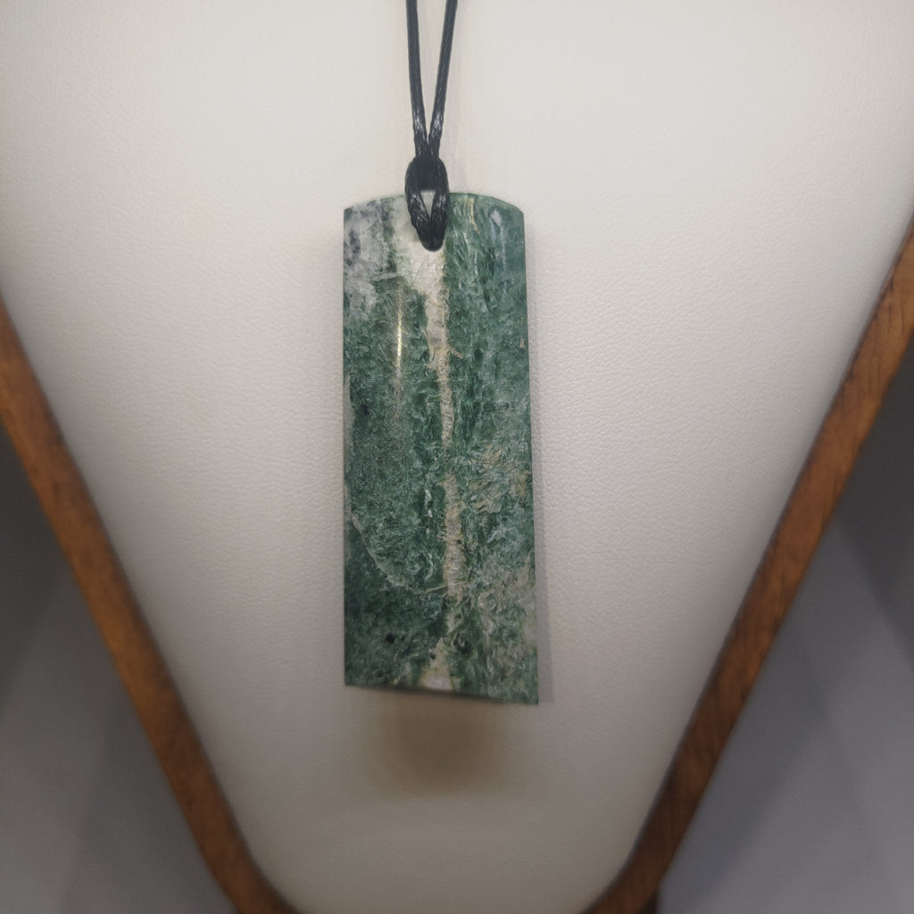 Pounamu Toki – Hand-Carved New Zealand Greenstone Adze 0360