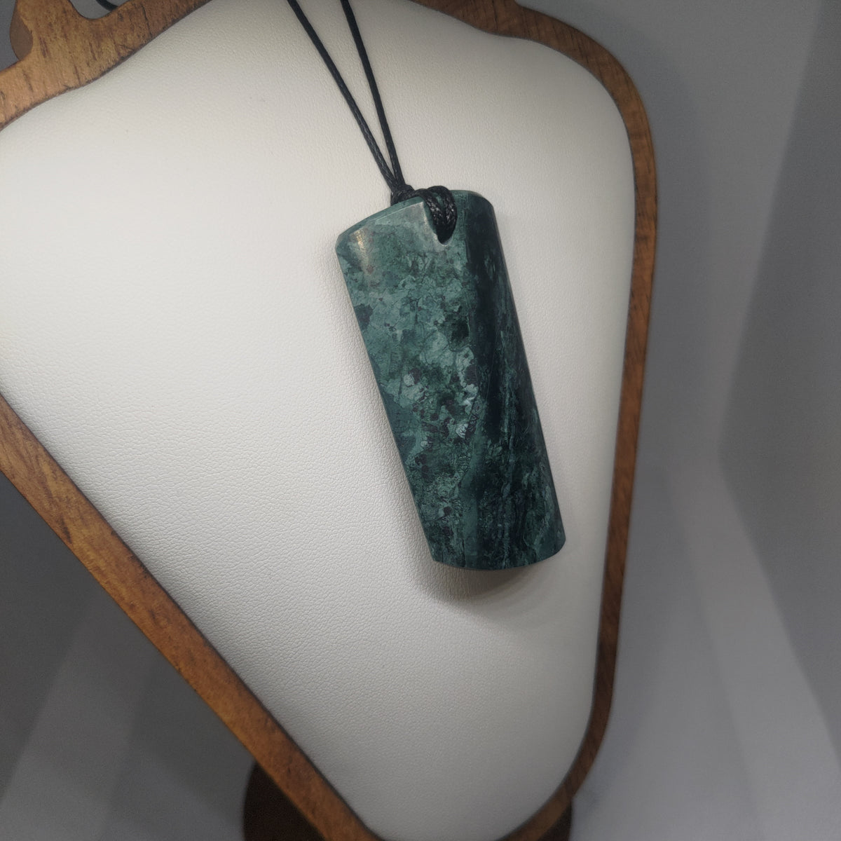 Pounamu Toki – Hand-Carved New Zealand Greenstone Adze 0364