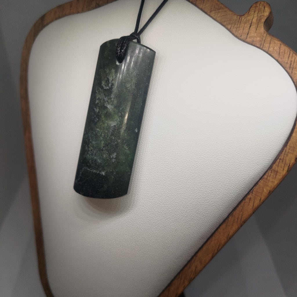 Pounamu Toki – Hand-Carved New Zealand Greenstone Adze 0365
