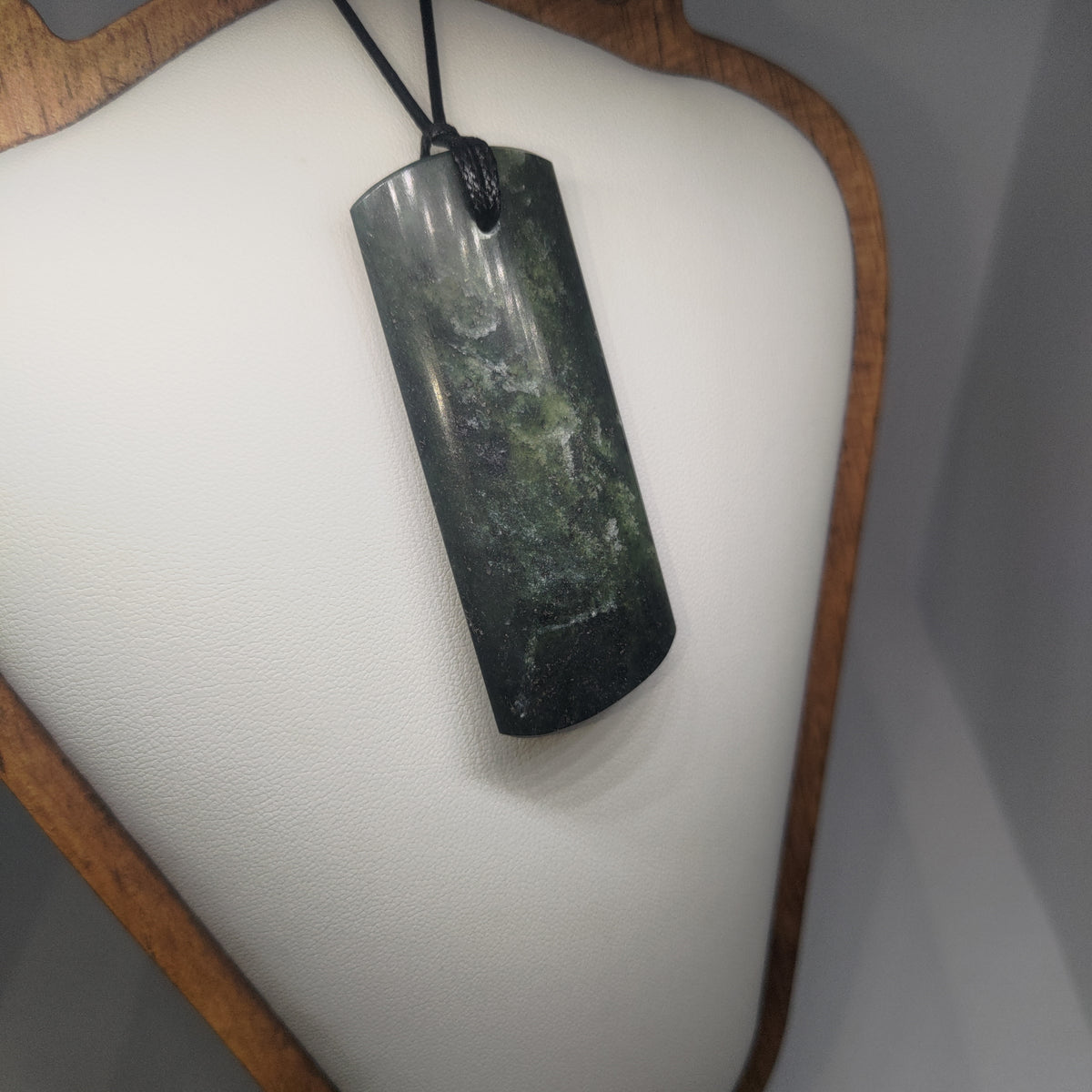 Pounamu Toki – Hand-Carved New Zealand Greenstone Adze 0365