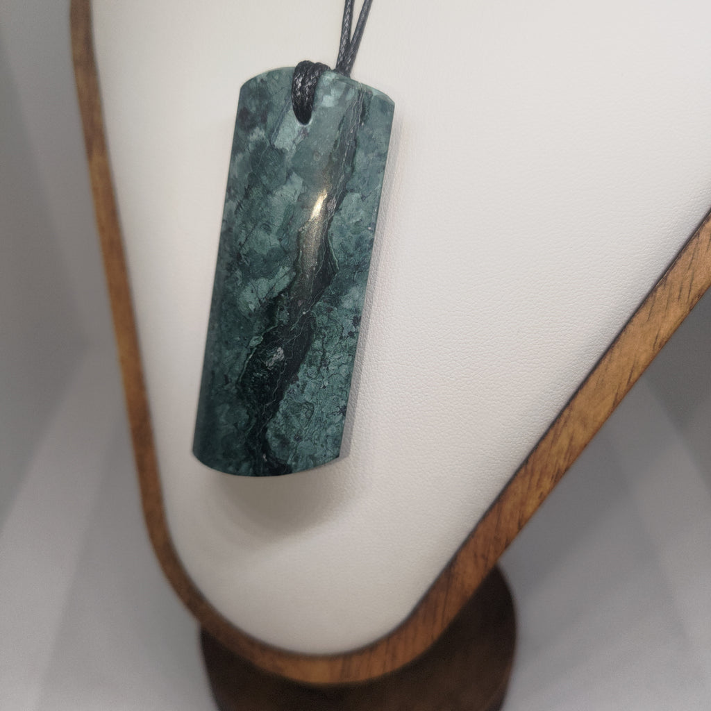 Pounamu Toki – Hand-Carved New Zealand Greenstone Adze 0366