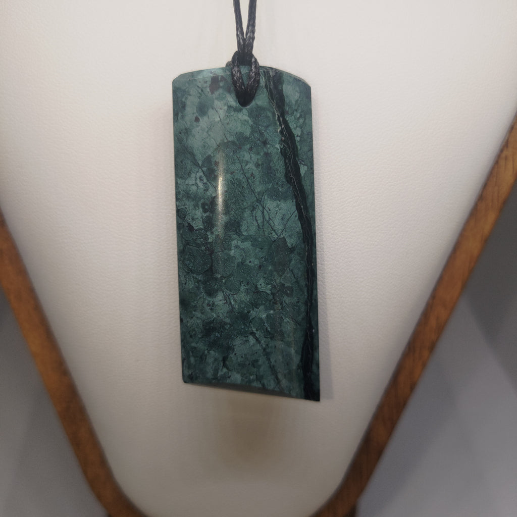 Pounamu Toki – Hand-Carved New Zealand Greenstone Adze 0366