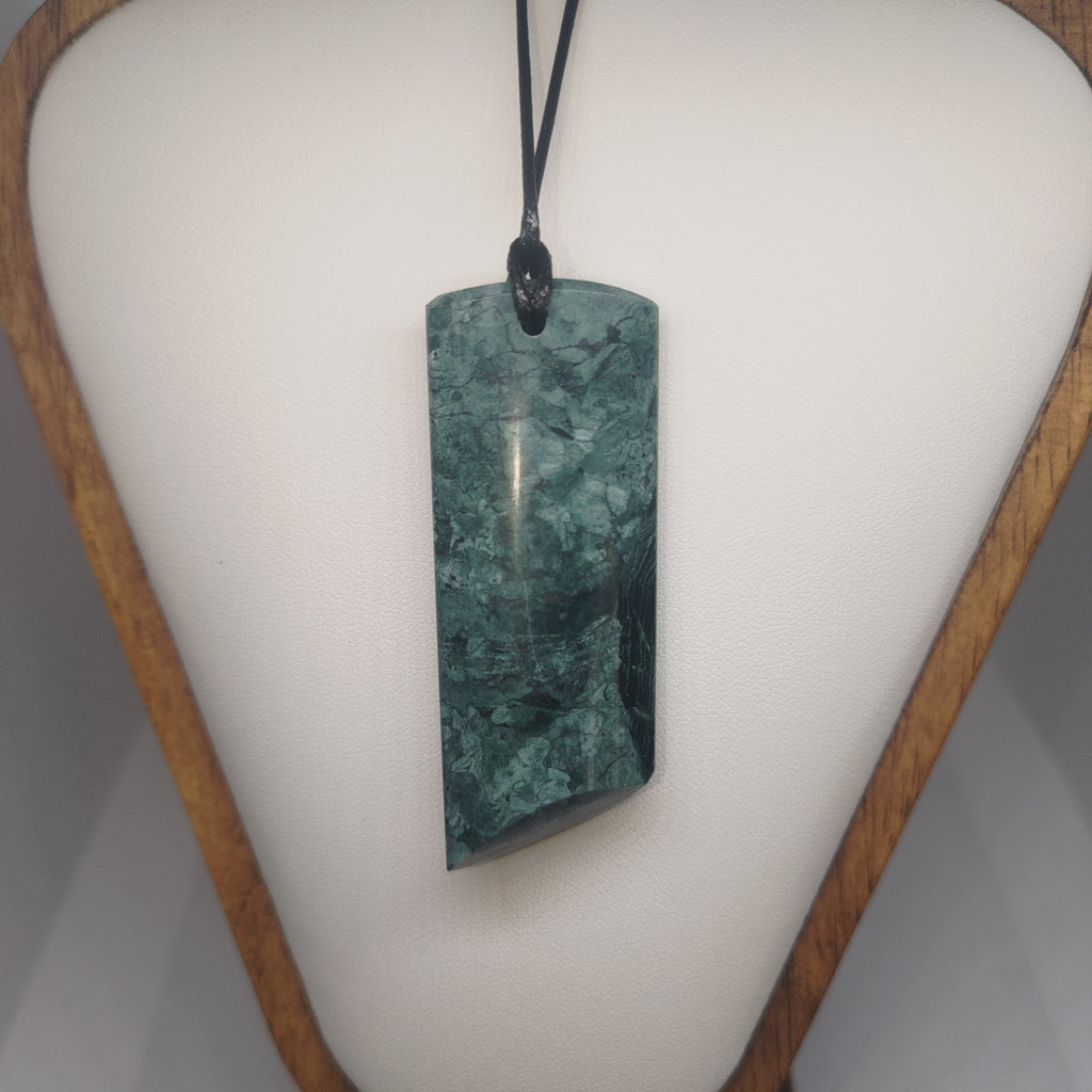 Pounamu Toki – Hand-Carved New Zealand Greenstone Adze 0368