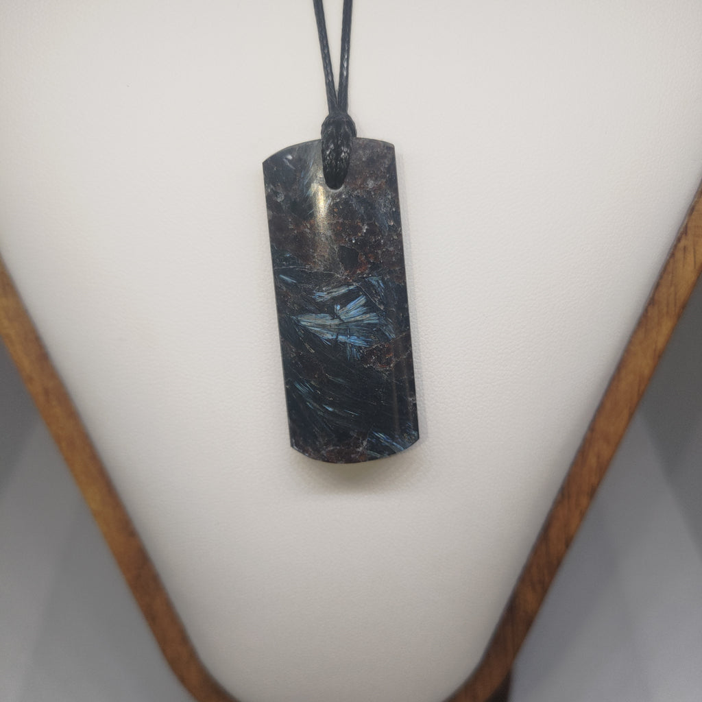Hand Made Garnet in Arfvedsonite Pendant Ref: 0374