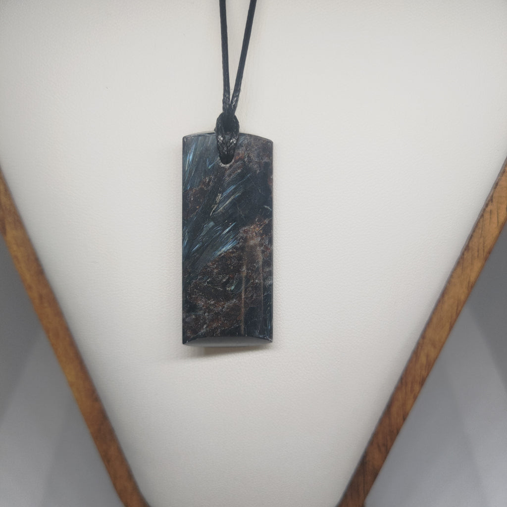 Hand Made Garnet in Arfvedsonite Pendant Ref: 0374