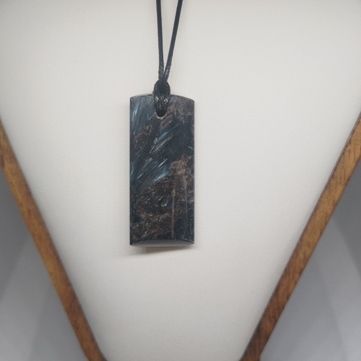 Hand Made Garnet in Arfvedsonite Pendant Ref: 0374