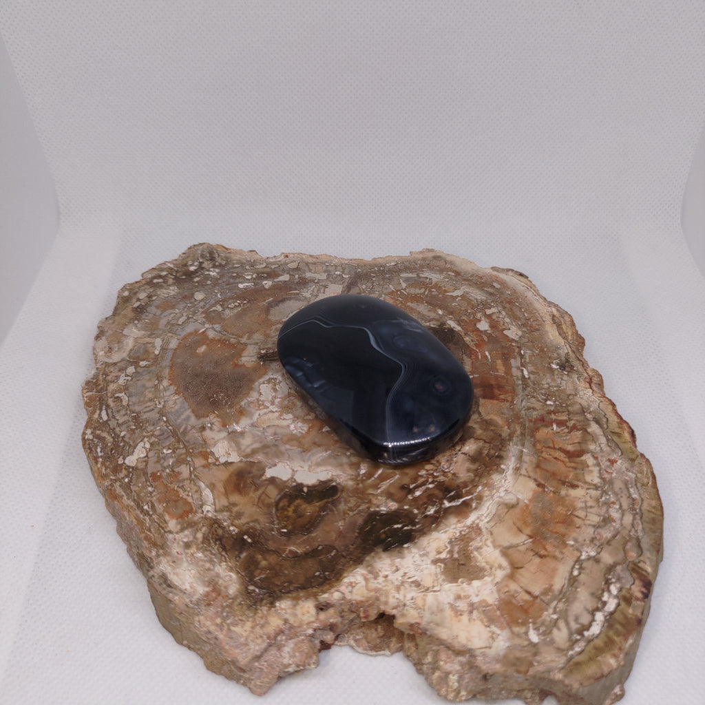 Black Banded Agate Palm Stone Ref: 0414