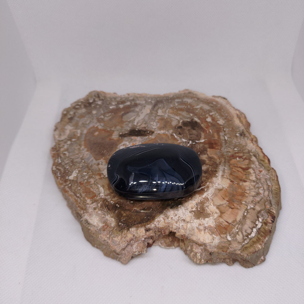 Black Banded Agate Palm Stone Ref: 0414