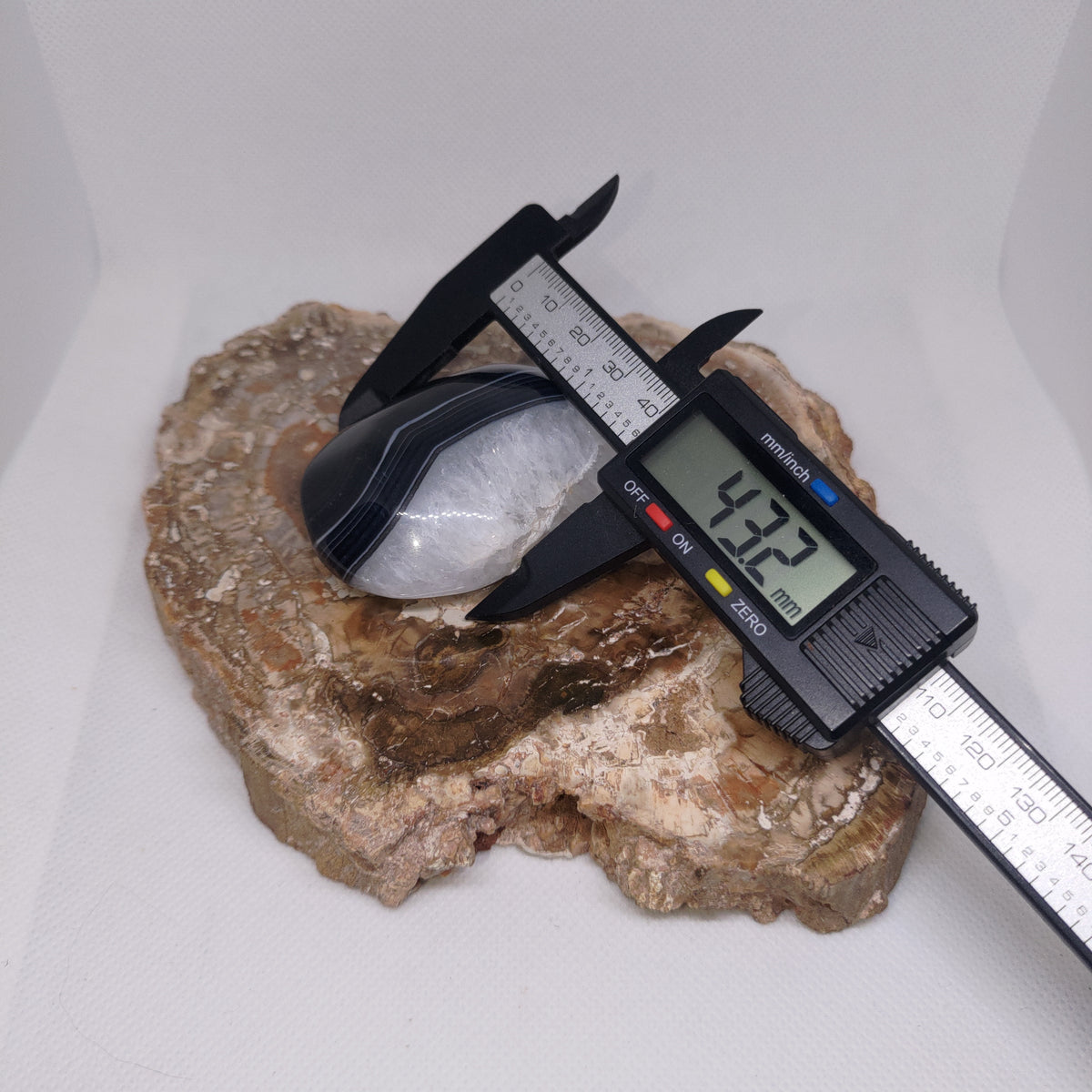 Black Banded Agate Palm Stone Ref: 0415